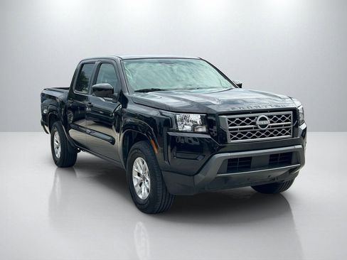 Used 2024 Nissan Frontier SV RWD image 3