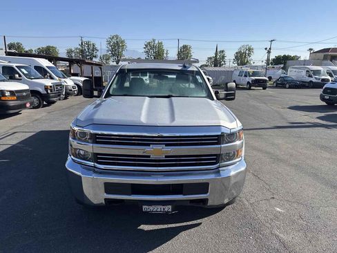Used 2018 Chevrolet Silverado 2500 W/T RWD image 2