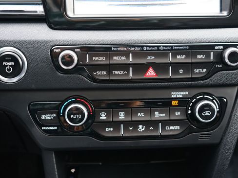 Used 2019 Kia Niro EX Premium w/ Cold Weather Package 1.0 image 23