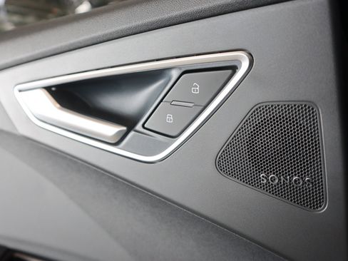 Used 2025 Audi Q4 e-tron Prestige w/ Sport Package image 24