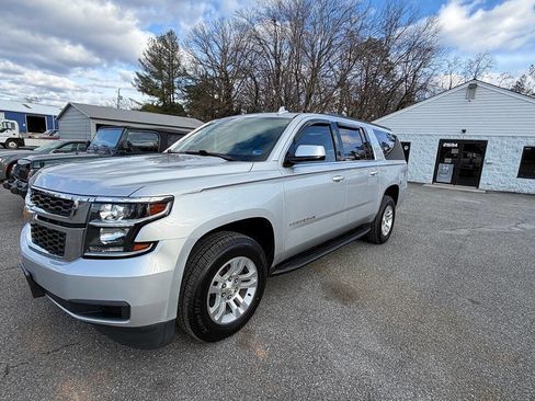 Used 2020 Chevrolet Suburban LT image 2