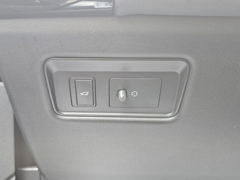 Used 2020 Land Rover Range Rover Sport HSE image 34