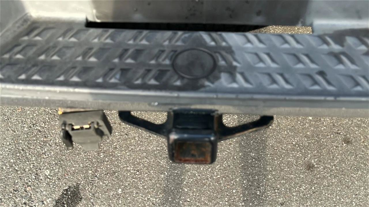 Used 2017 Nissan Titan SV RWD image 35