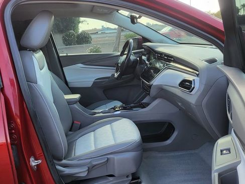 Used 2022 Chevrolet Bolt EUV Premier w/ Sun & Sound Package FWD image 17