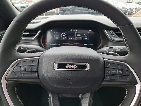 Used 2024 Jeep Grand Cherokee L Altitude AWD/4WD image 20