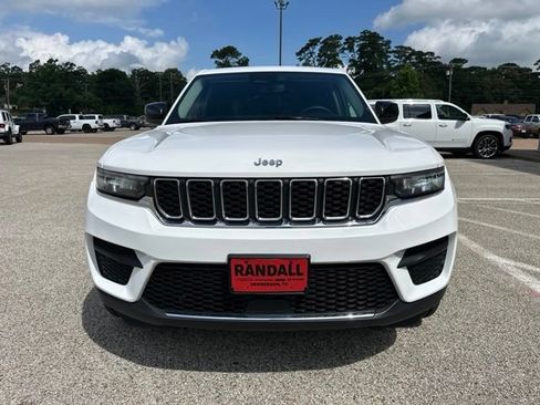 Used 2024 Jeep Grand Cherokee Laredo RWD image 2