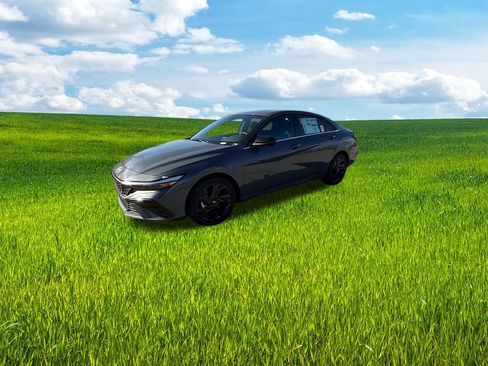 New 2026 Hyundai Elantra SEL Sport Premium FWD image 3