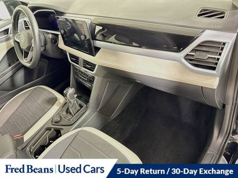 Used 2025 Volkswagen Taos SE AWD/4WD image 34