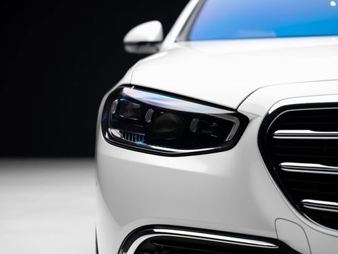 Used 2023 Mercedes-Benz S 580 4MATIC Sedan w/ 3D Technology Package image 9