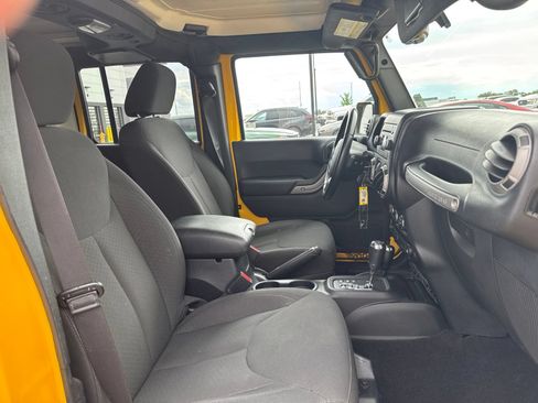 Used 2015 Jeep Wrangler Unlimited Sport w/ Quick Order Package 24S AWD/4WD image 11