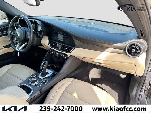 Used 2023 Alfa Romeo Giulia AWD w/ Quick Order Package 22X Lusso image 12