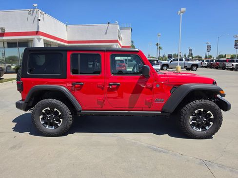 Used 2025 Jeep Wrangler Unlimited Rubicon 4xe w/ Convenience Group AWD/4WD image 3
