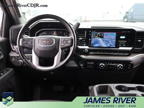 Used 2025 GMC Sierra 1500 SLT AWD/4WD image 18