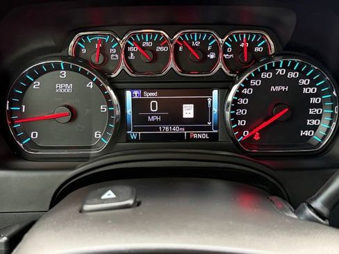 Used 2018 Chevrolet Suburban LT AWD/4WD image 20
