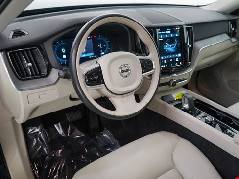 Used 2024 Volvo XC60 B5 Plus image 18