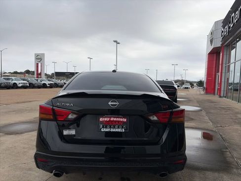Used 2024 Nissan Altima 2.5 SR w/ SR Premium Package image 3