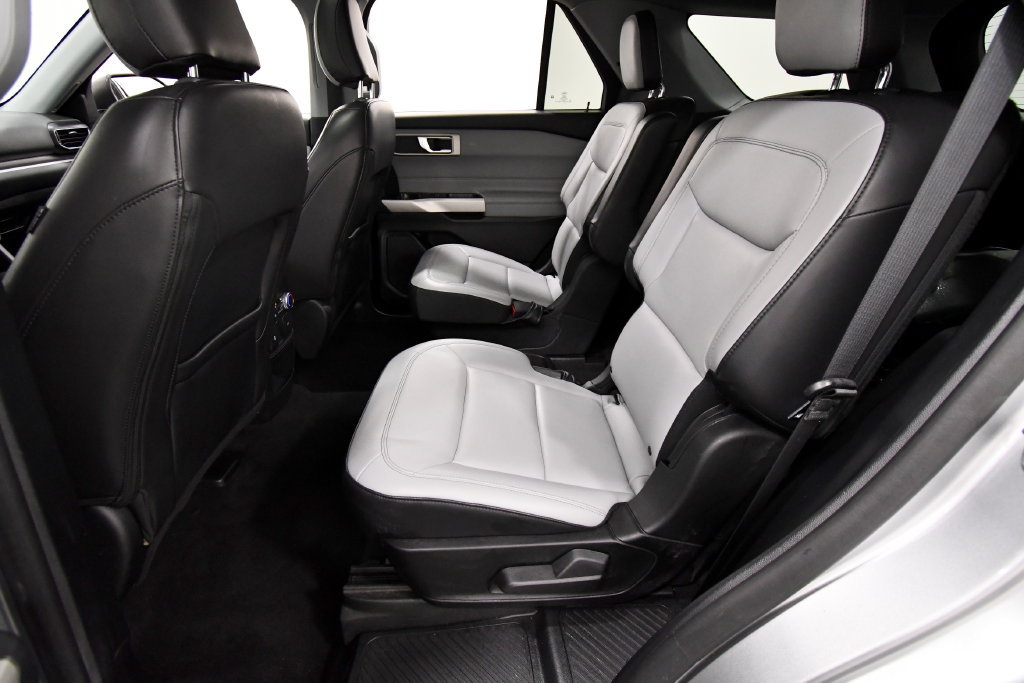 Used 2021 Ford Explorer XLT w/ Equipment Group 202A AWD/4WD image 15