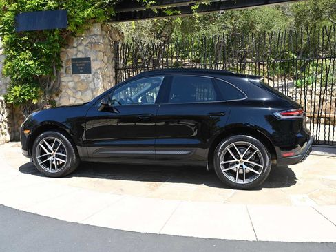 Used 2024 Porsche Macan AWD/4WD image 8