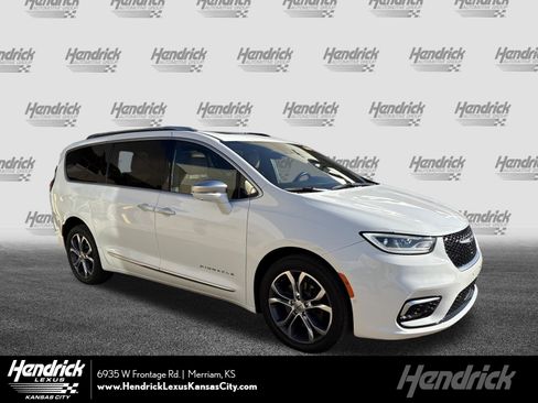 Used 2021 Chrysler Pacifica Pinnacle AWD/4WD image 1