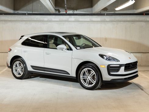 Certified 2026 Porsche Macan AWD/4WD image 9