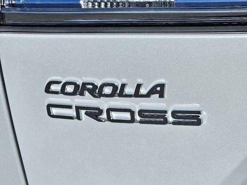 Used 2024 Toyota Corolla Cross LE w/ Moonroof Package image 13