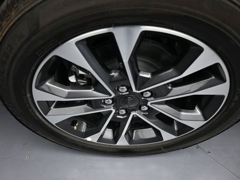 Used 2024 Jeep Grand Cherokee L Overland w/ Luxury Tech Group IV image 47