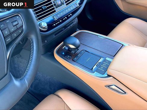Certified 2021 Lexus LS 500 w/ Accessory Package (Z2) RWD image 16