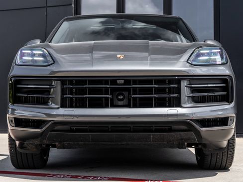 Certified 2025 Porsche Cayenne S AWD/4WD image 8