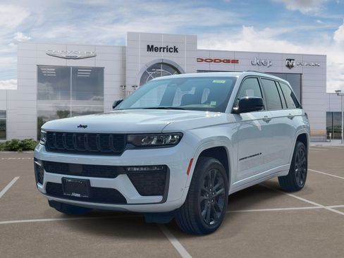 Used 2026 Jeep Grand Cherokee Limited AWD/4WD image 4