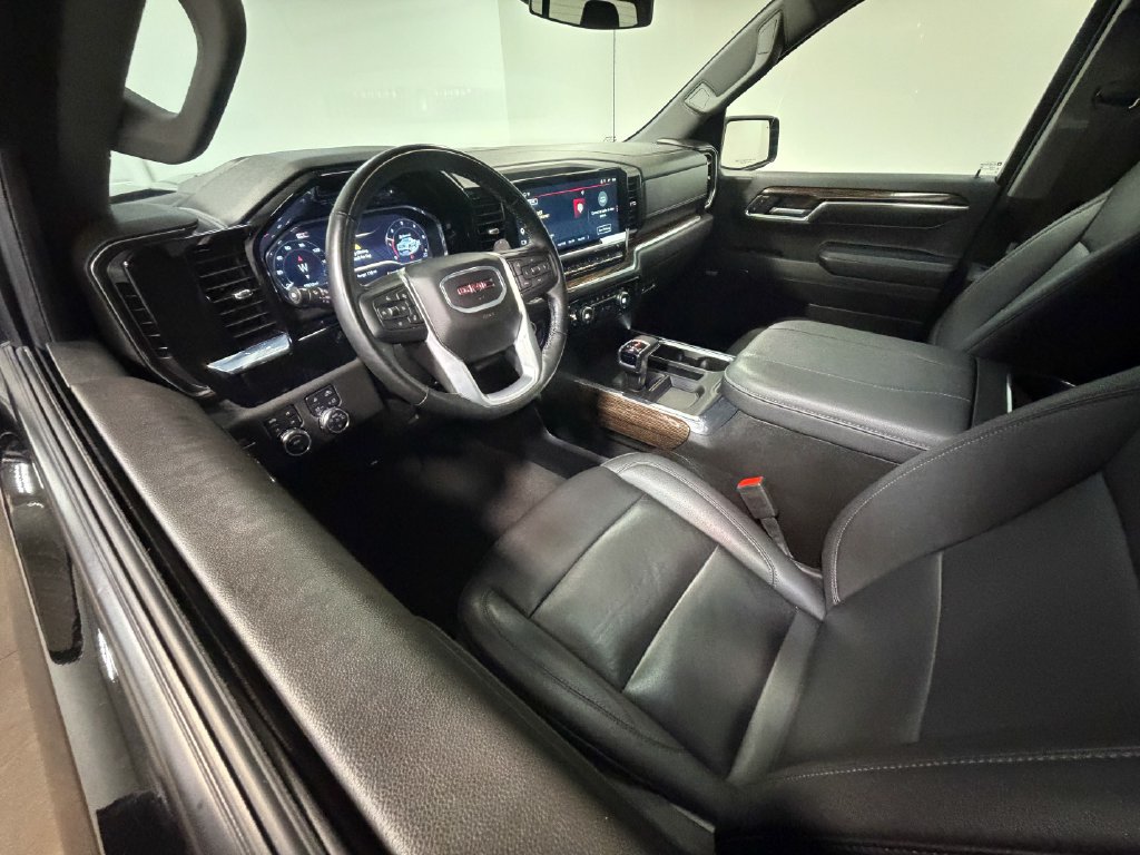 Used 2024 GMC Sierra 1500 Elevation w/ Elevation Premium Package AWD/4WD image 2