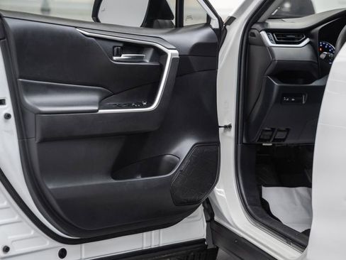 Used 2020 Toyota RAV4 XLE image 37