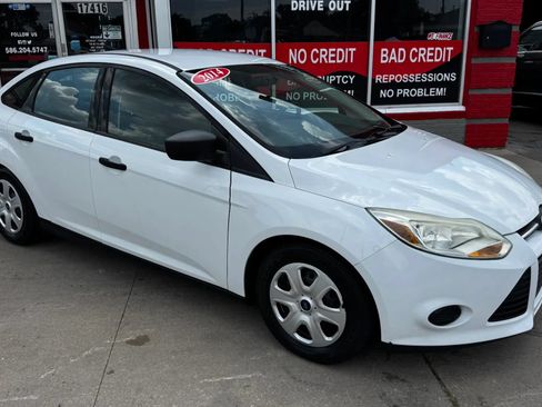 Used 2014 Ford Focus S FWD image 2