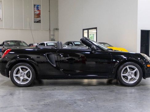 Used 2000 Toyota MR2 RWD image 7