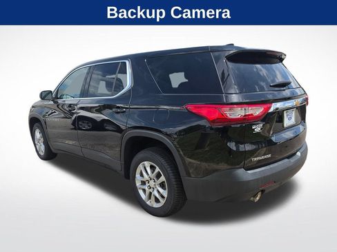 Used 2021 Chevrolet Traverse LS FWD image 3
