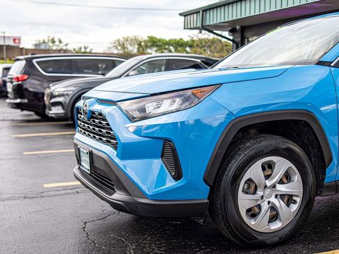 Used 2019 Toyota RAV4 LE w/ All Weather Liner Package AWD/4WD image 4