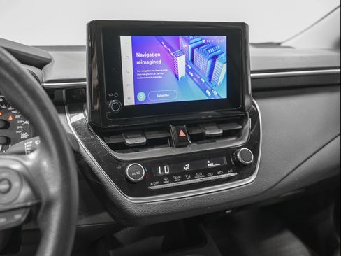 Used 2024 Toyota Corolla LE w/ LE Convenience Package FWD image 21