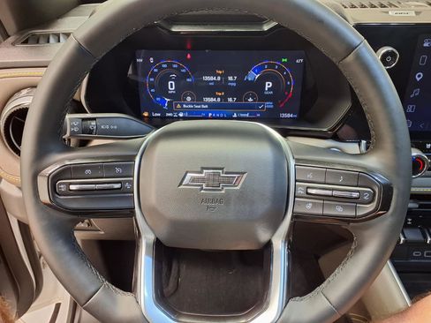 Used 2025 Chevrolet Colorado ZR2 w/ Technology Package AWD/4WD image 21