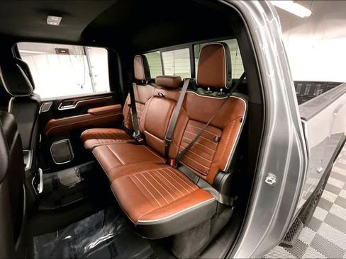 Used 2025 GMC Sierra 2500 Denali Ultimate AWD/4WD image 24