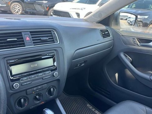 Used 2014 Volkswagen Jetta SE FWD image 25