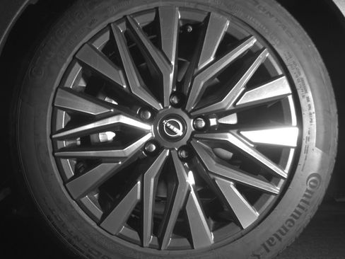 Used 2025 Nissan Altima 2.5 SV FWD image 9
