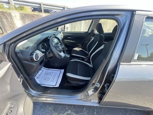 Used 2022 Nissan Versa SV image 11