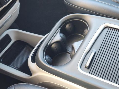 Used 2024 Chrysler Pacifica Touring-L image 16