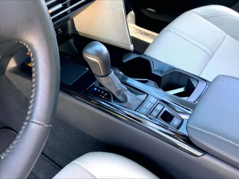 Used 2025 Toyota Camry XLE image 16