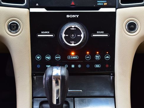 Used 2017 Ford Taurus Limited FWD image 29
