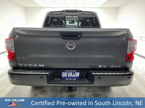 Used 2018 Nissan Titan SV w/ SV Convenience Package image 5