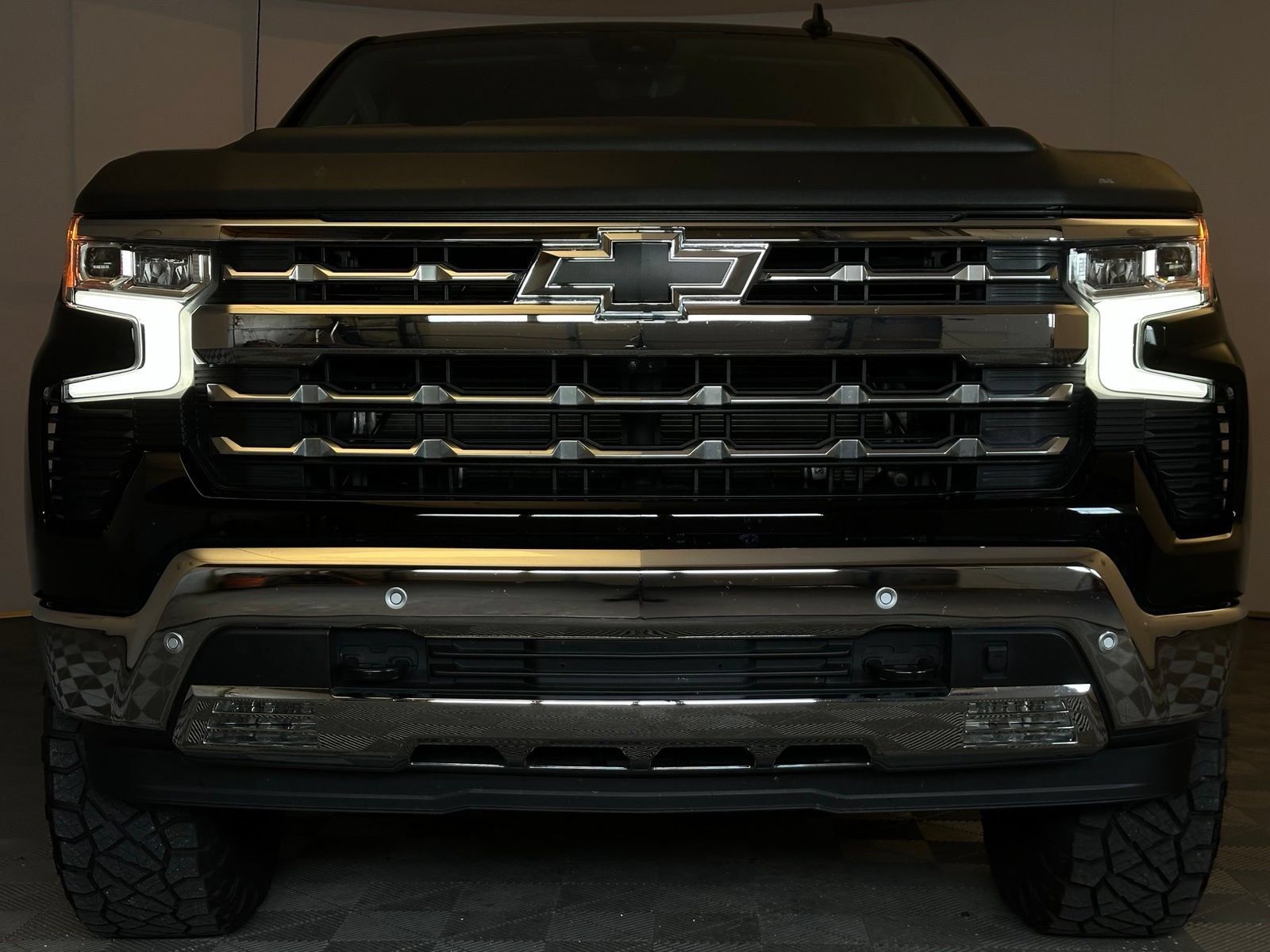 Used 2023 Chevrolet Silverado 1500 LTZ w/ Technology Package AWD/4WD image 25