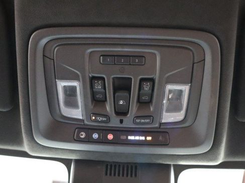 Used 2024 GMC Sierra 2500 Denali Ultimate AWD/4WD image 75