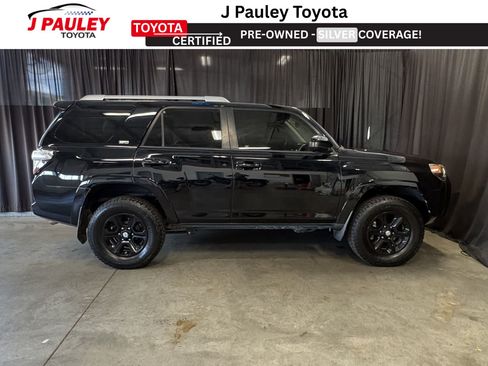 Certified 2017 Toyota 4Runner SR5 AWD/4WD image 4