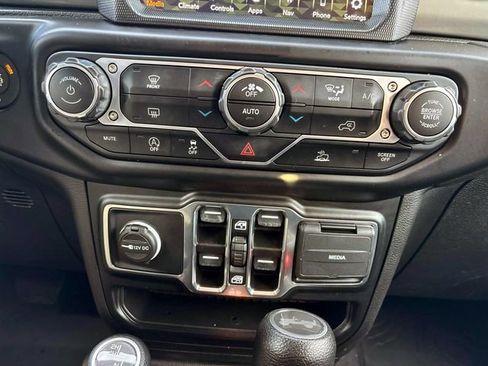 Used 2022 Jeep Wrangler Unlimited Sahara image 26