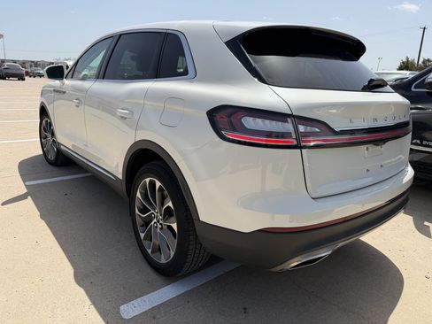 Used 2023 Lincoln Nautilus Reserve AWD/4WD image 2
